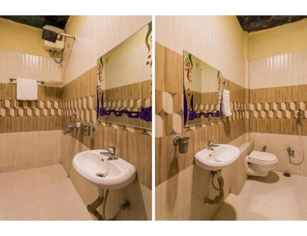 Hotel Atlas Palace attached bathroom