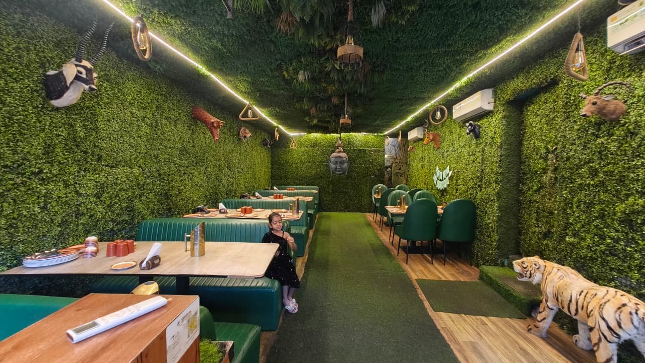 The Ramayana Restaurant and Cafe pure vegetarian family restaurant with Jain food near Ujjain Railway Station